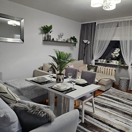 Apartment In Zyrardow 10Min To Suntago Exterior foto