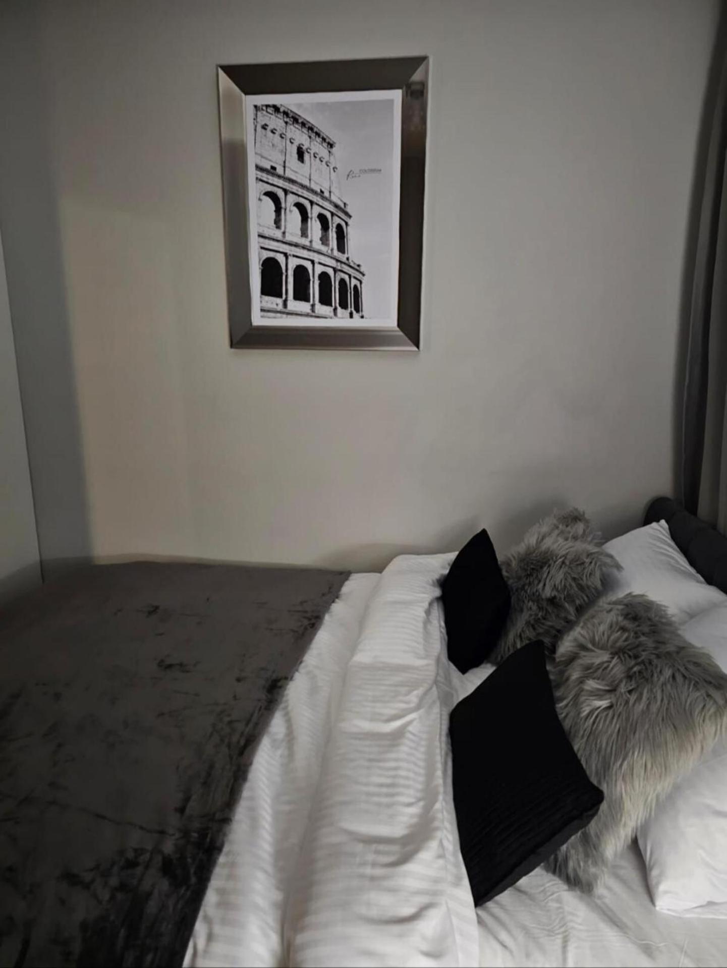 Apartment In Zyrardow 10Min To Suntago Exterior foto