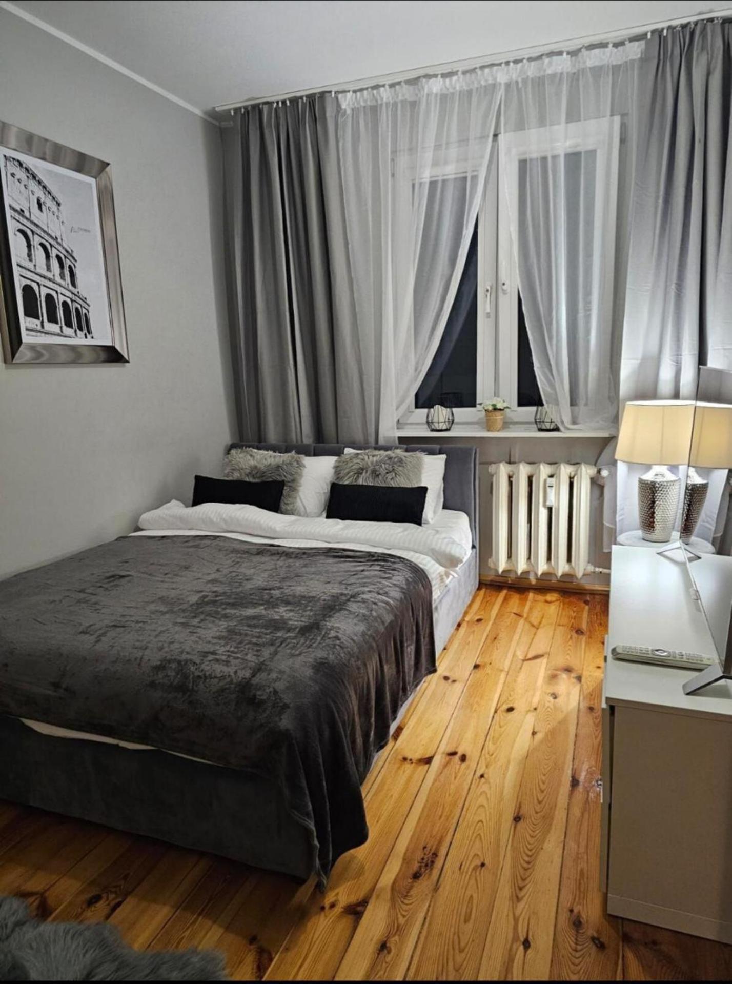 Apartment In Zyrardow 10Min To Suntago Exterior foto