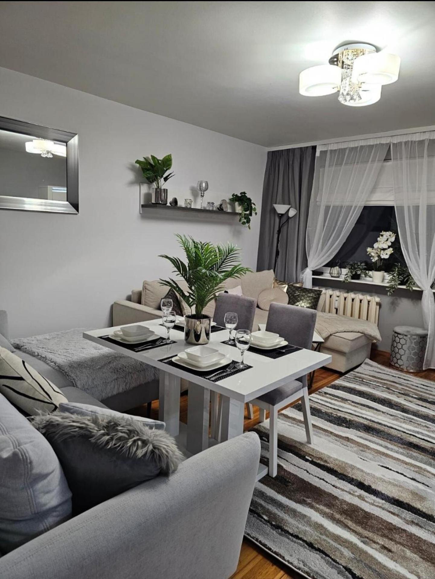 Apartment In Zyrardow 10Min To Suntago Exterior foto