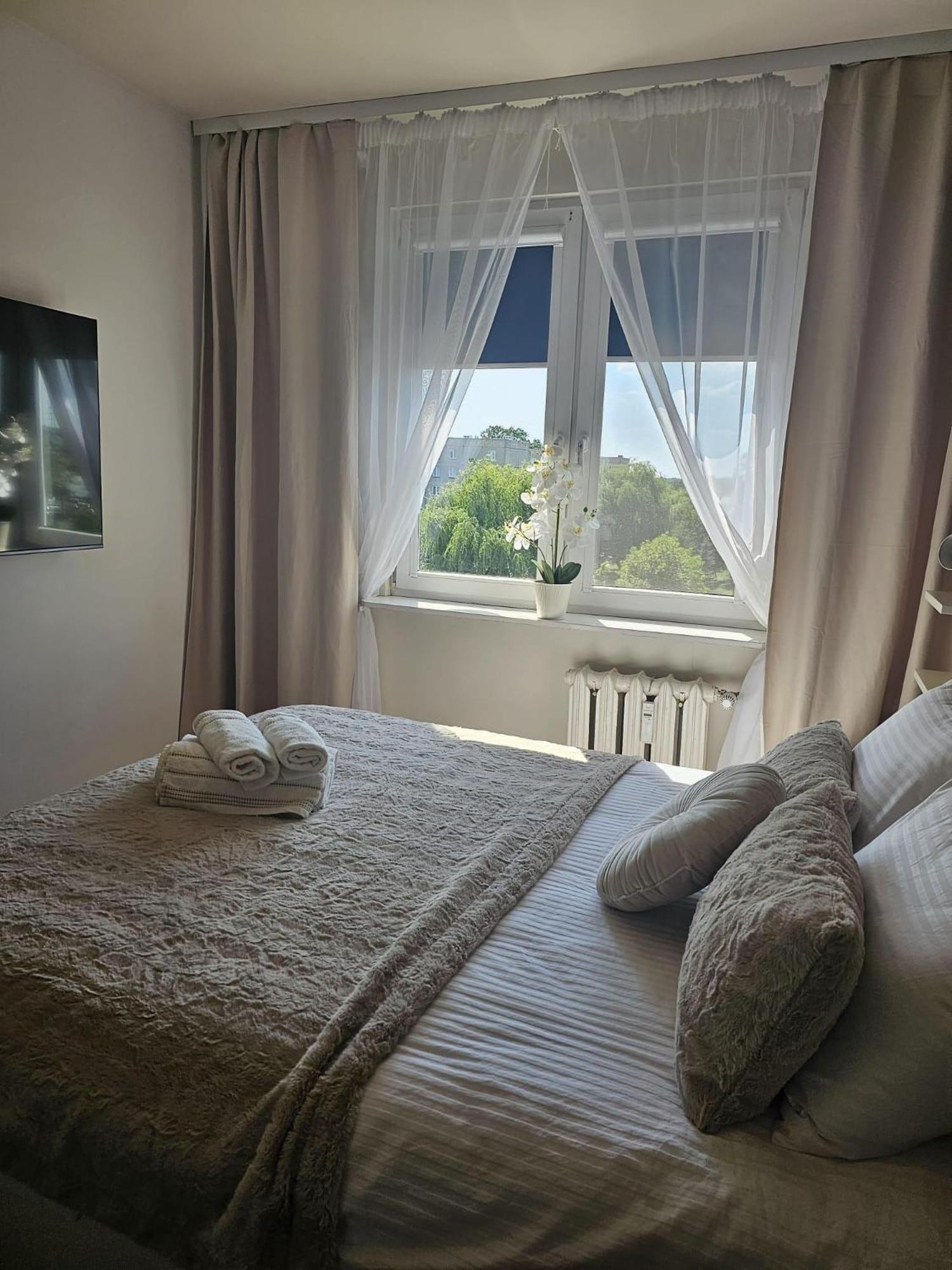 Apartment In Zyrardow 10Min To Suntago Exterior foto